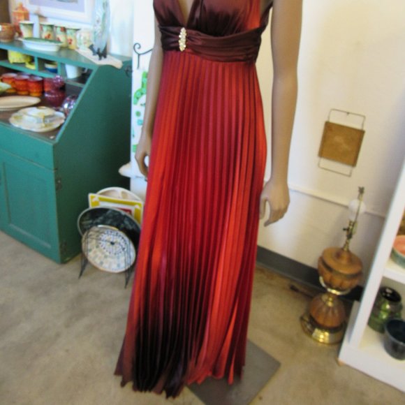 SALE! Formal Burnt Orange Floor Length Dress Size M - Picture 2 of 9